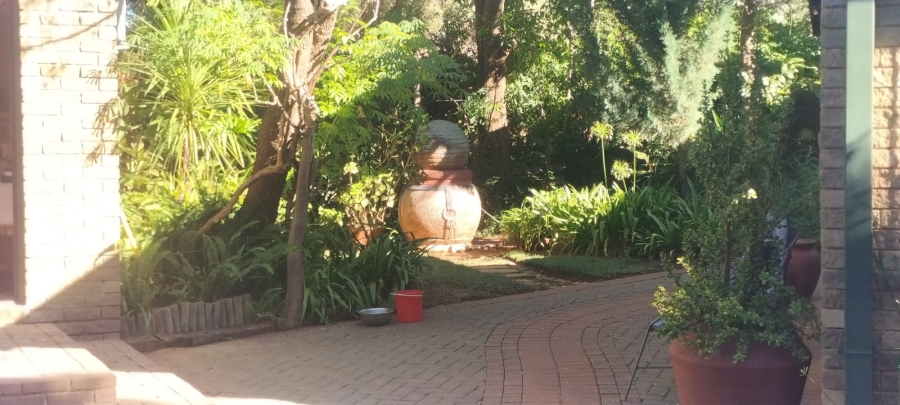 5 Bedroom Property for Sale in Langenhovenpark Free State